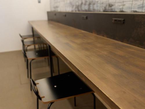 a desk with two chairs and a wooden table at RetroSpect Stay Yokohama - Vacation STAY 99033v in Yokohama