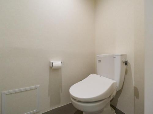 a bathroom with a white toilet in a room at RetroSpect Stay Yokohama - Vacation STAY 99033v in Yokohama