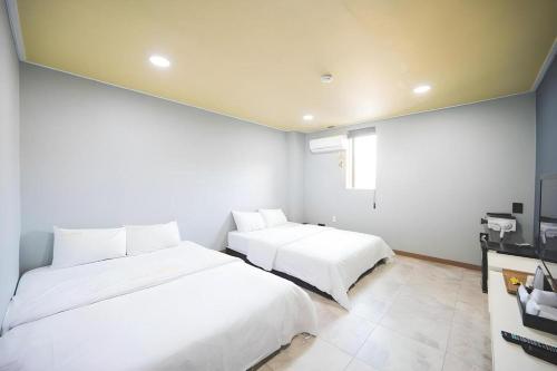Katil atau katil-katil dalam bilik di B&F Hotel