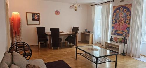 Zona de estar de 2 min Center Just In, Old Town Walk private room A