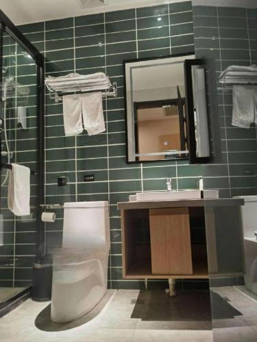 a bathroom with a toilet and a sink and a mirror at GreenTree Inn Express Chuzhou Langya District Government Chuhe Road in Chuzhou