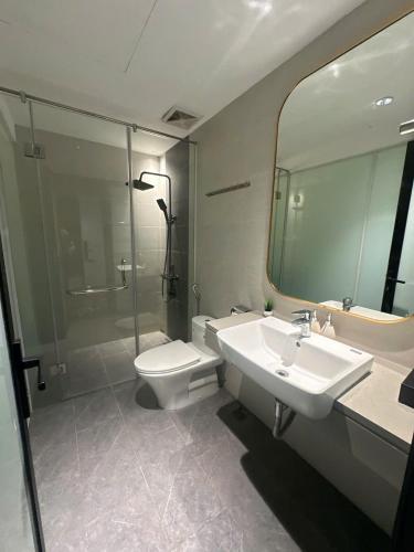 Bilik mandi di The Harmony Hotel Riverside