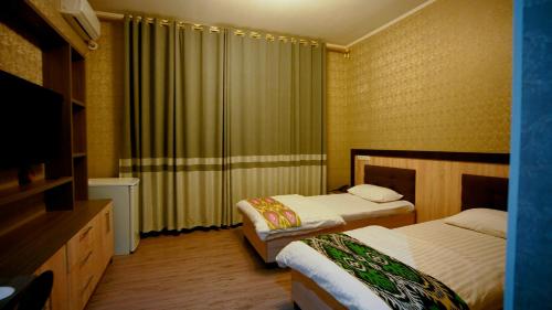 Llit o llits en una habitació de Sari Khosor Resort