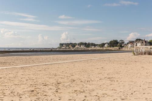 a sandy beach with footprints in the sand at Résidence Pierre & Vacances Premium Le Domaine de Cramphore in Le Pouliguen