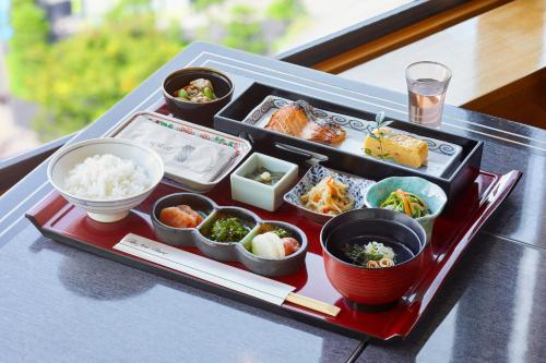 Jídlo v hotelu nebo okolí