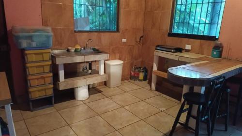 a bathroom with a sink and a toilet at Casa Rústica Rancho de Lía- Vacacional in Orotina