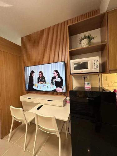 Μια τηλεόραση ή/και κέντρο ψυχαγωγίας στο Staycation, Mall of Asia