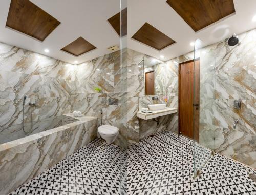 Koupelna v ubytování PK Boutique Hotel Noida Expressway