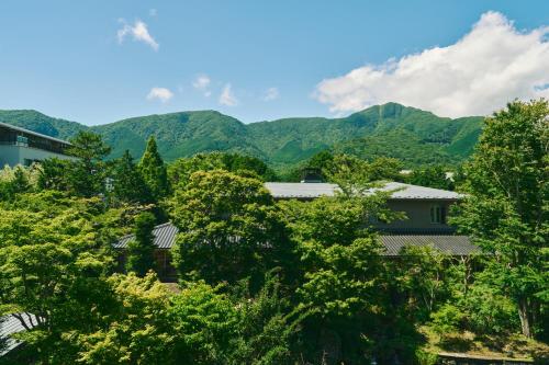 a view of a house with mountains in the background at Hakone Hisui in Hakone