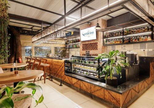 Lounge atau bar di PrideInn Westlands Luxury Boutique Hotel