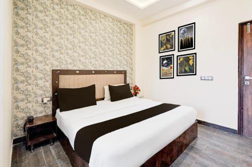 a bedroom with a large bed in a room at Super Collection O Sector 108 Noida in Noida