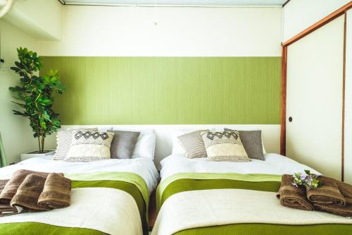 Giường trong phòng chung tại Rose Heights Higashimoto - Vacation STAY 10969