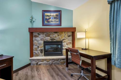 a room with a desk and a fireplace at Econo Lodge Inn & Suites in Eau Claire
