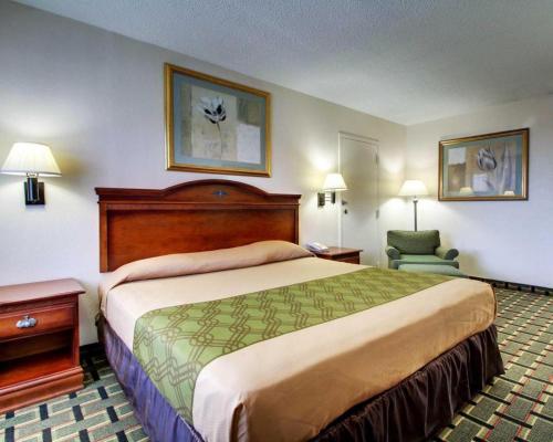 Ένα ή περισσότερα κρεβάτια σε δωμάτιο στο Econo Lodge Meridian South