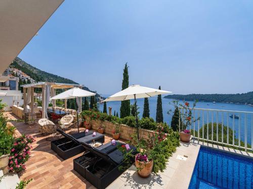 Villa Adrian - Six Bedroom Villa with Swimming pool and Sea View