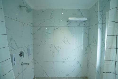 Un baño de Leonar Hotel Kokapet