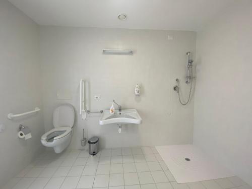 a bathroom with a toilet and a sink at Posada Eco-Ostello di Buggerru in Buggerru
