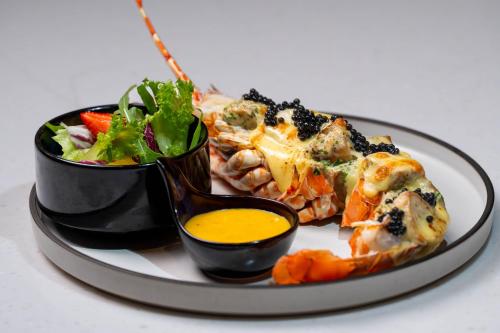 Makanan di atau berdekatan hotel