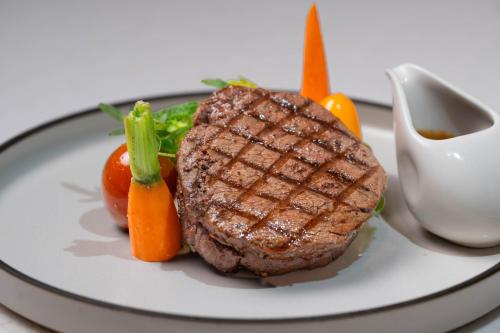 Makanan di atau berdekatan hotel