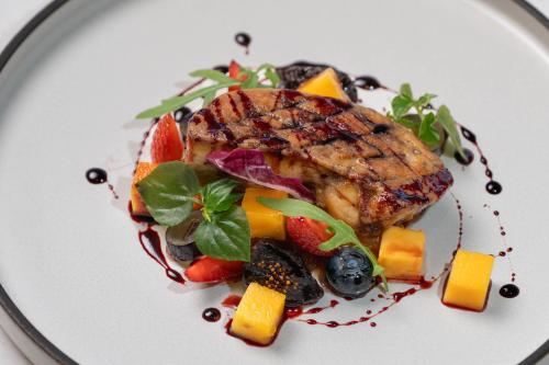 Makanan di atau berdekatan hotel