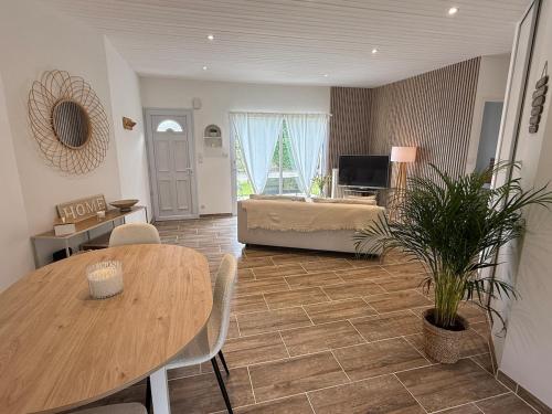 En eller flere senge i et værelse på charmante maison