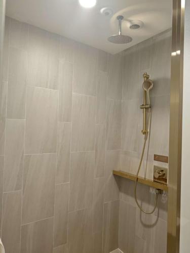 a bathroom with a shower with a shower head at Beijing Manxin Temple of Heaven North Gate Hotel in Beijing