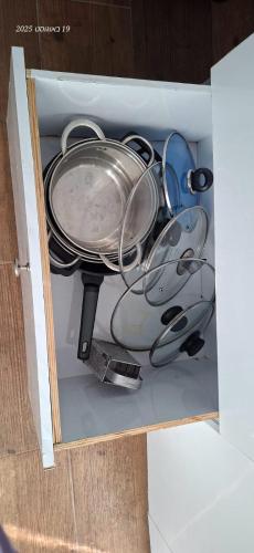 a box with a bunch of pots and pans at ורד אירוח in Eilat