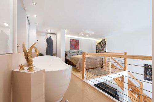 Ένα ή περισσότερα κρεβάτια σε δωμάτιο στο Bridge & Castle Art Apartman