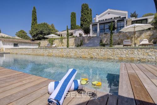 Piscina a Villa Cypria o a prop
