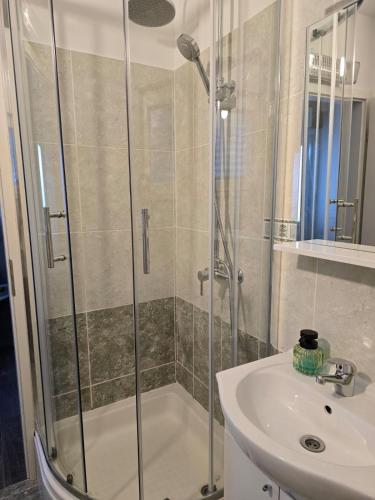 Apartment on the beach - Nemira, Omiš