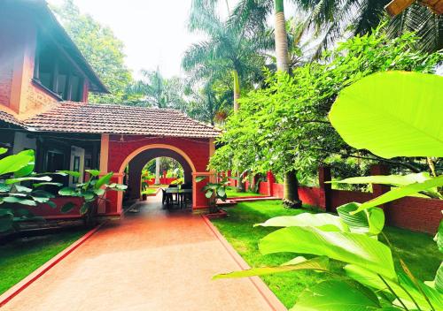 Ambara Kovilakam Private Pool Villa By Travent Mugにある庭