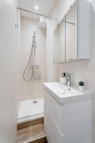 Nice Renting - REPUBLIQUE - Garibaldi Chic 3 Bedrooms 3 Bathrooms Balcony AirCon