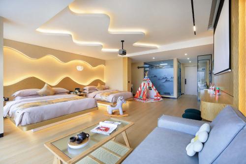 a bedroom with two beds and a living room at Enjoy the panoramic view of the rice fields (Longsheng Longji Terraces Branch) in Heping