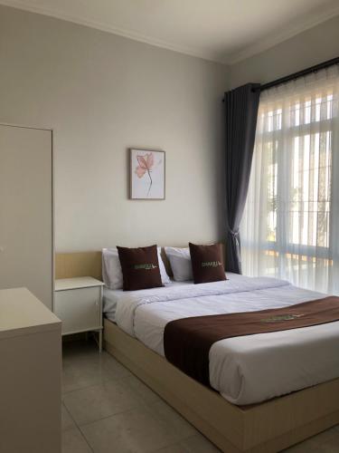 Postel nebo postele na pokoji v ubytování Shakilla House 6C Syariah Cigalumpit Cianjur