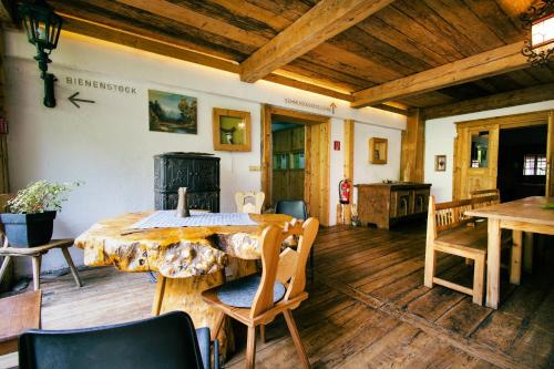 a dining room with a wooden table and chairs at ErlebnisHotel Steirisch Ursprung in Brodingberg