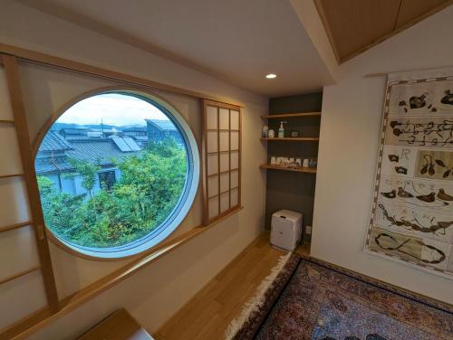 a room with a large round window in a house at guest house Ki-zu - Vacation STAY 92940 in Nishio