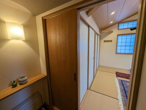 a hallway with a door leading into a room at guest house Ki-zu - Vacation STAY 94978v in Nishio