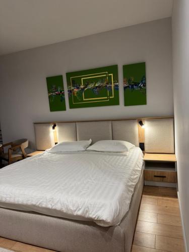 Una cama o camas en una habitación de Радуга Вест