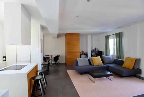 Urban Retreat with Open-Sky Terrace in Pangrati Centre