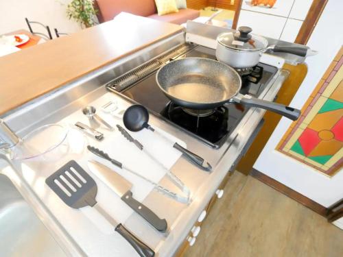 a stove with a pot on top of it at west crab base - Vacation STAY 13480 in Hiroshima