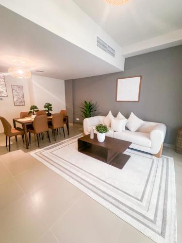 Spacious 2BR Duplex King & Twin Bedrooms Pacific Al Marjan Island