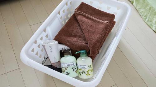 a laundry basket with towels and cleaning products in it at Marvelous Higashioi - Vacation STAY 13015v in Tokyo