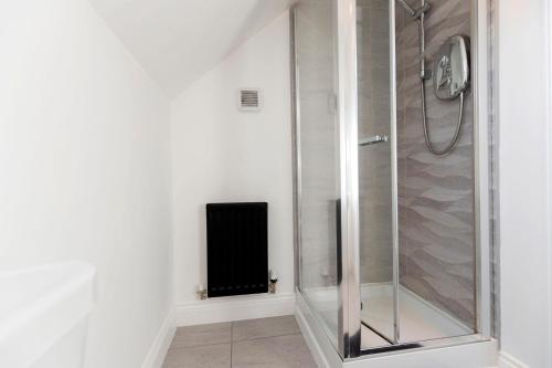 a shower with a glass door in a bathroom at *Discounts/Contractors/WIFI/Free Parking/Smart TV in Gateshead