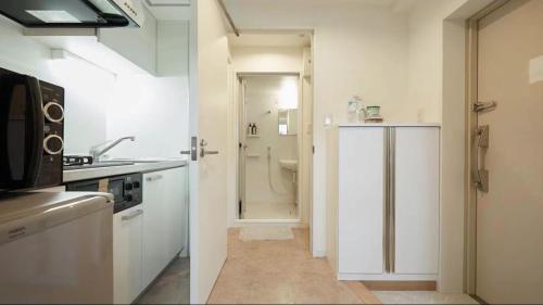 東京にあるMarvelous Kinshicho - Vacation STAY 12770vの白いキッチン(シンク、トイレ付)