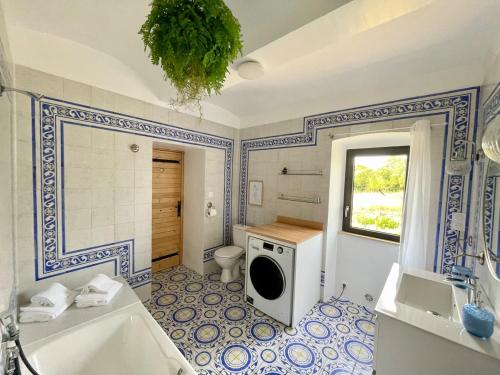 a bathroom with a tub and a sink and a toilet at Les Herbes Blanches - Gîte privé - calme & nature, rivière in Grospierres