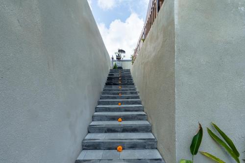 a stairway with oranges on the side of a building at Mahayani Ubud Villa in Tegalalang