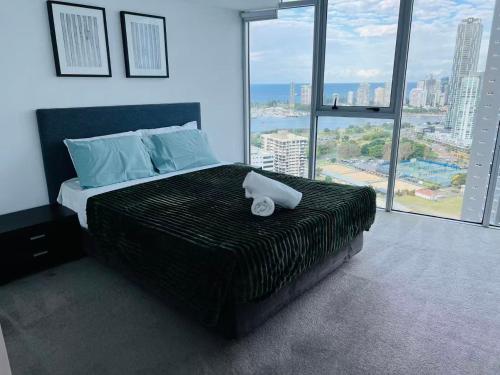 Katil atau katil-katil dalam bilik di Harbor Nest Southport CBD 2B APT