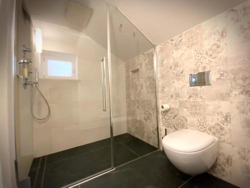 Ένα μπάνιο στο HARTMANN FEEL AT HOME B&B Villa Gignese