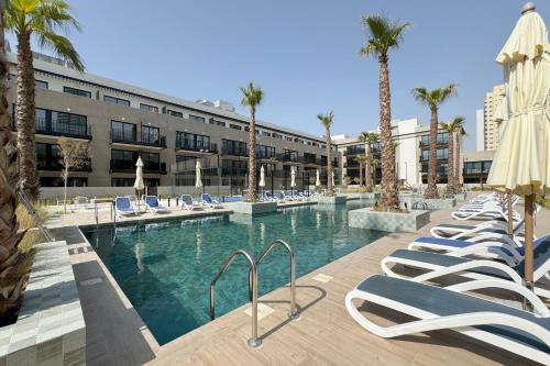 Modern 1-BR Apartment with Cozy Vibes Pool Gym
