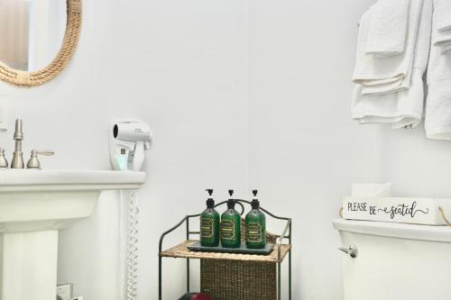 Φωτογραφία από το άλμπουμ του 5BR House - Pool - Hot Tub - 8 Min to Hannah Park σε Τζάκσονβιλ